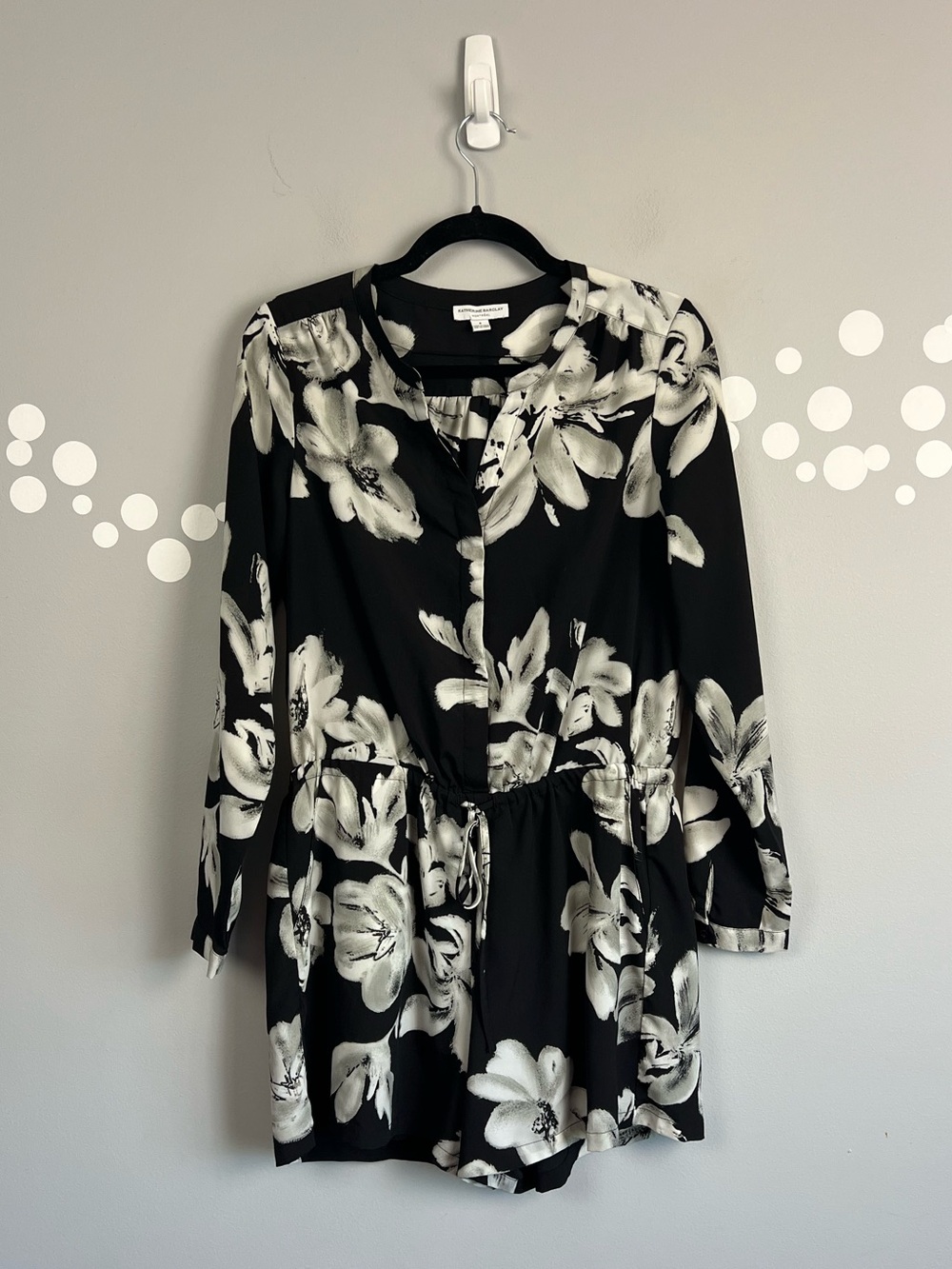 Katherine Barclay Montréal Black White Floral Romper Size 6 Long Sleeve Pockets